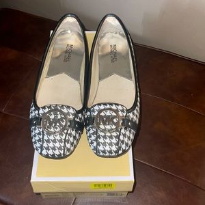 Michael kor women's flats